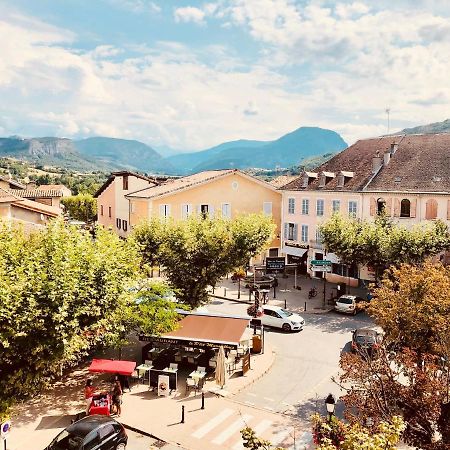 Le Camelia Apartment Tallard Bagian luar foto
