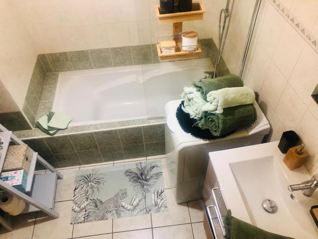 Le Camelia Apartment Tallard Bagian luar foto