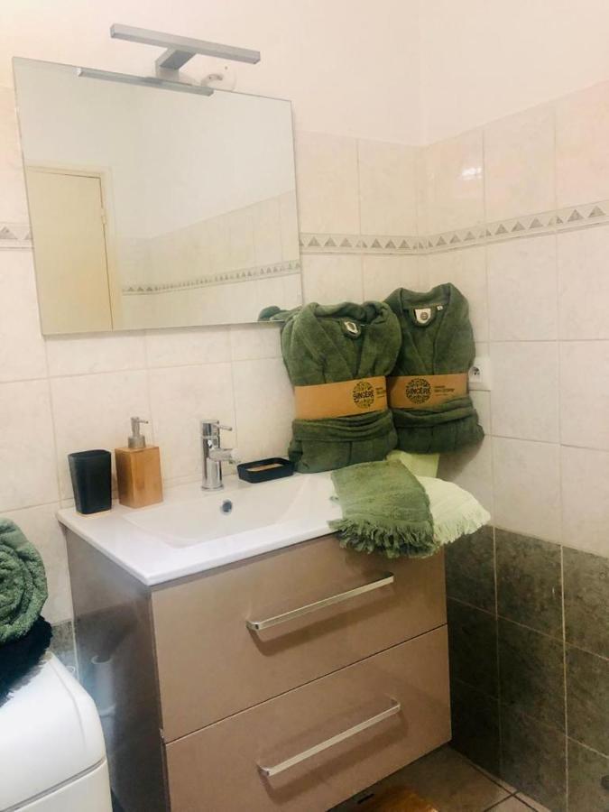 Le Camelia Apartment Tallard Bagian luar foto