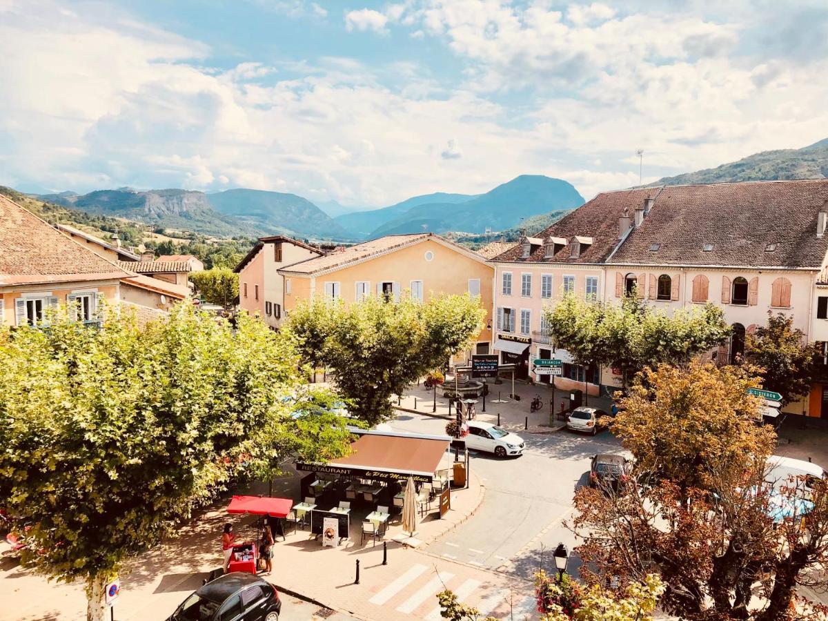 Le Camelia Apartment Tallard Bagian luar foto